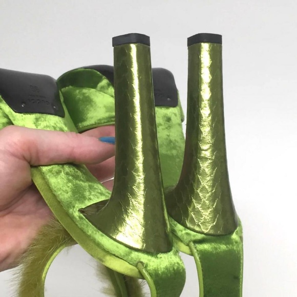 ❌❌SOLD❌❌ GUCCI TOM FORD Velvet Heels MINK 9 NIB - Picture 5 of 8